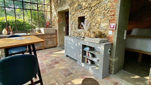 Amour troglodyte en Provence_Cotignac