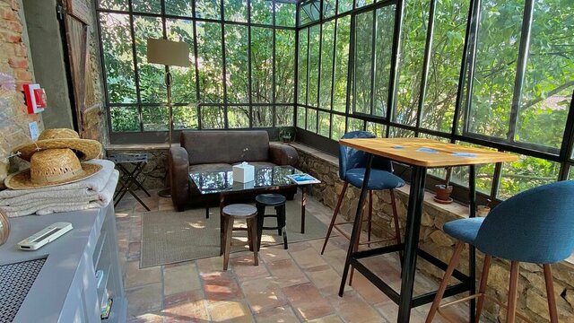 Amour troglodyte en Provence_Cotignac