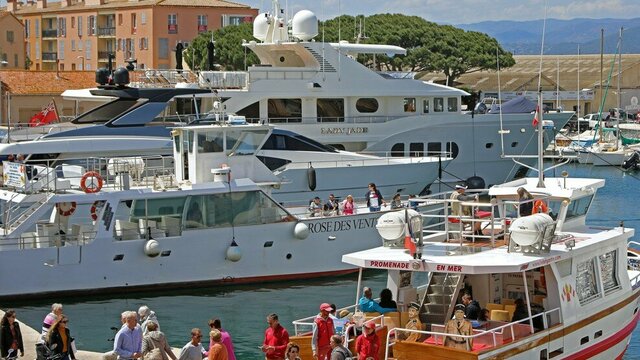 C'est la Braderie de Saint-Tropez, vite !