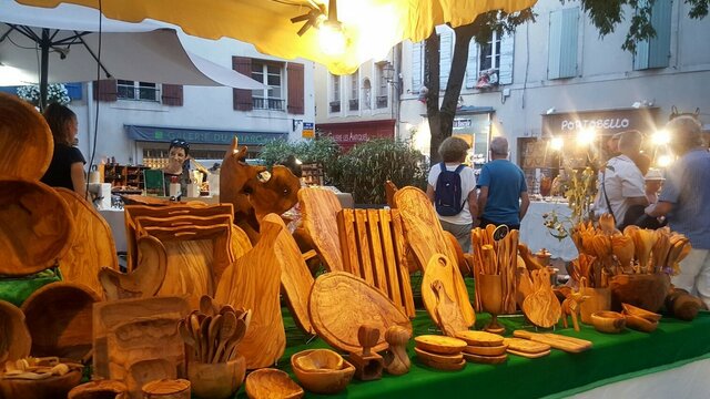 Marché nocturne des Créateurs tous les mardis soirs à Saint-Rémy-de-Provence