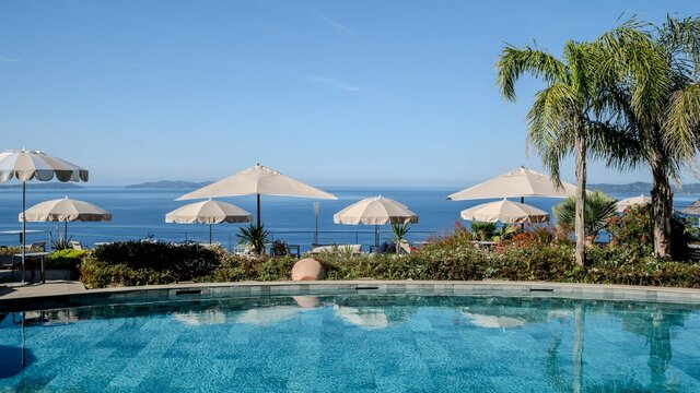 Piscine vue mer